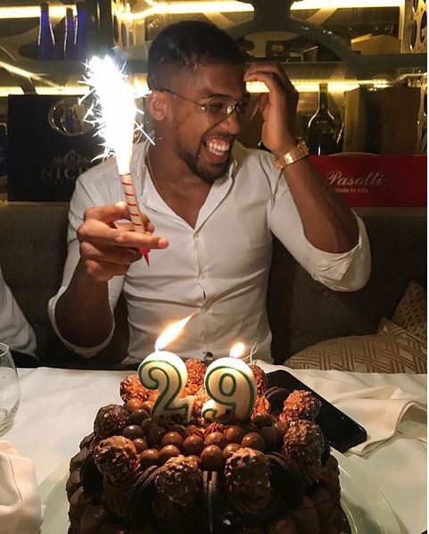 Anthony Joshua all smiles as he celebrates turning 29 (Photo)