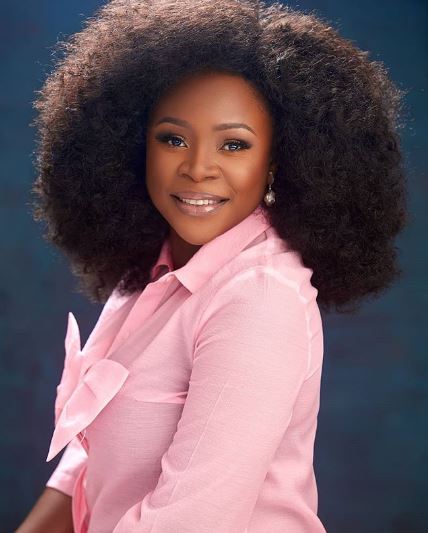  Omawumi reveals her special ritual before going on stage 